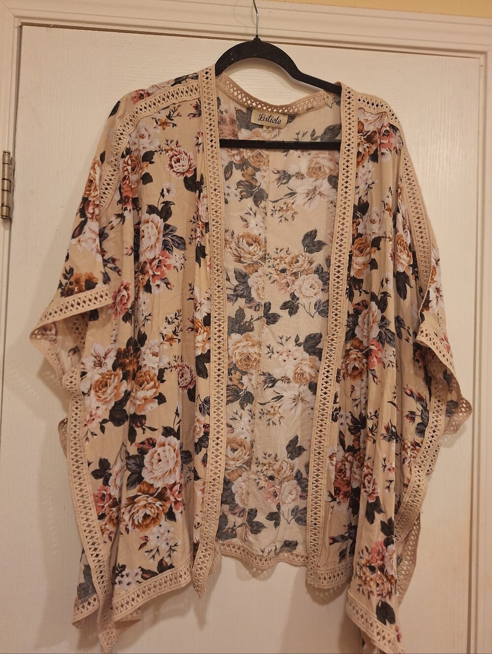Listicle Beige Floral Crochet-Trim Kimono Womens